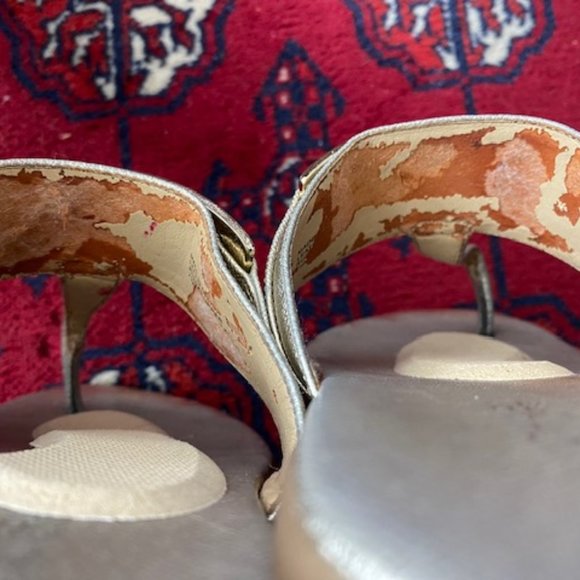 MICHAEL KORS * Gold LEATHER Warren FLIP FLOPS Sandals * EUC * 7-1/2 - Picture 8 of 10